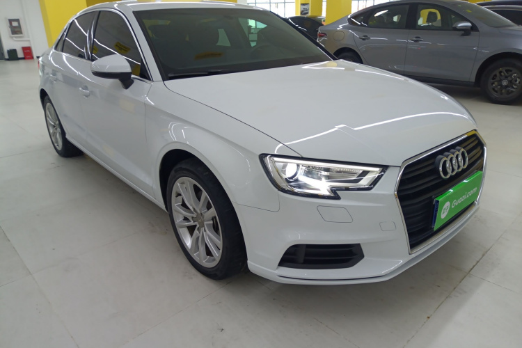 奥迪A3 2018款 30周年年型 Limousine 35 TFSI 进取型车身外观3