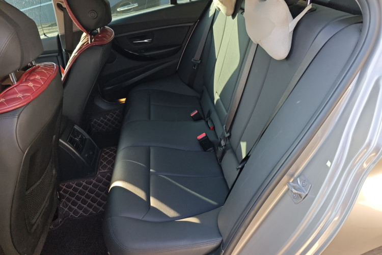 宝马3系 2017款 318i 时尚型中控内饰21