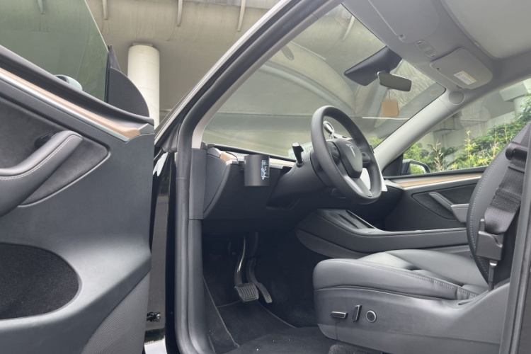 特斯拉 Model Y 2022款 长续航全轮驱动版局部细节9010