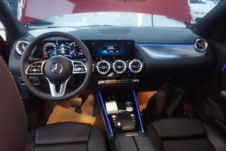 奔驰GLA 2022款 改款 GLA 200中控内饰7002