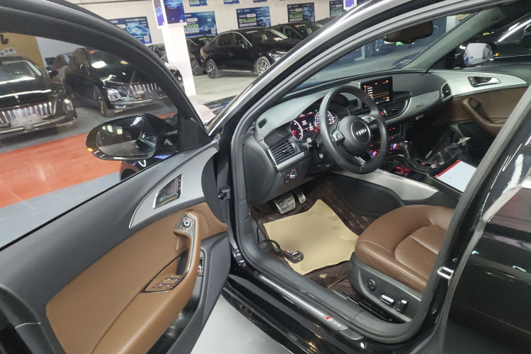 奥迪A6L 2018款 30周年年型 45 TFSI quattro 运动型中控内饰7003