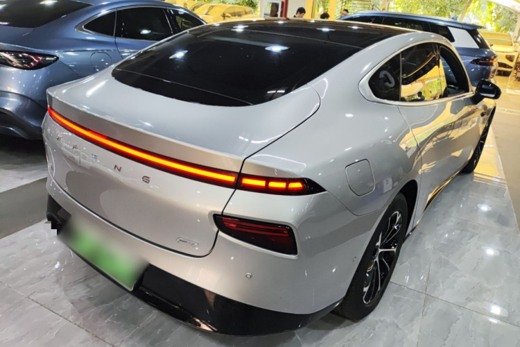 小鹏P7 2022款 625E车身外观7