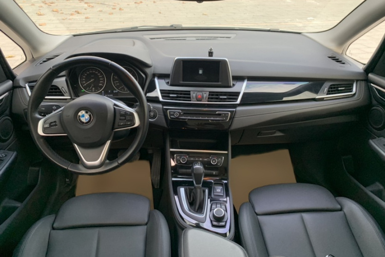 宝马2系旅行车 2016款 218i 运动设计套装中控内饰7003