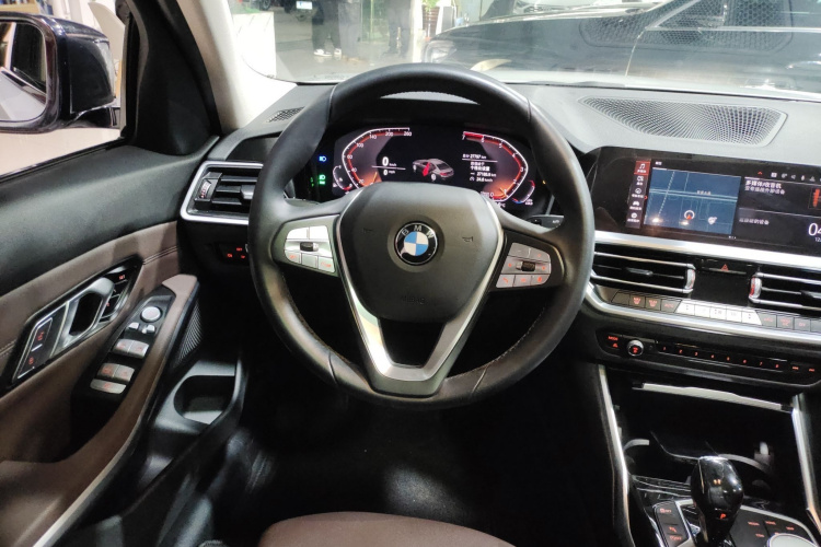 宝马3系 2020款 320i 运动套装中控内饰13