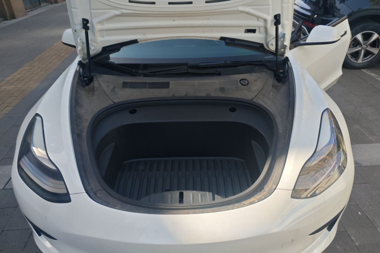 特斯拉 Model 3 2022款 后轮驱动版机舱底盘24