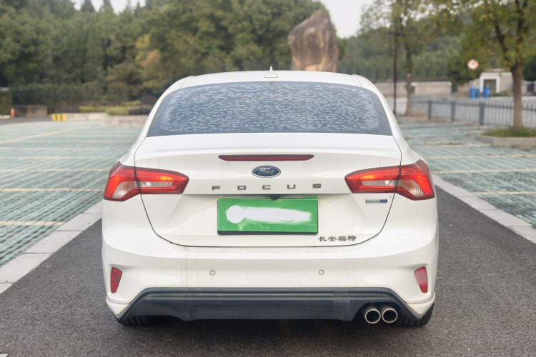 福特 福克斯 2020款 三厢 EcoBoost 180 自动锋潮型车身外观6004