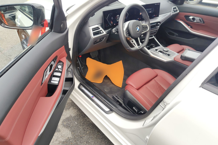 宝马3系 2025款 330Li 尊享型 M运动曜夜套装中控内饰7003