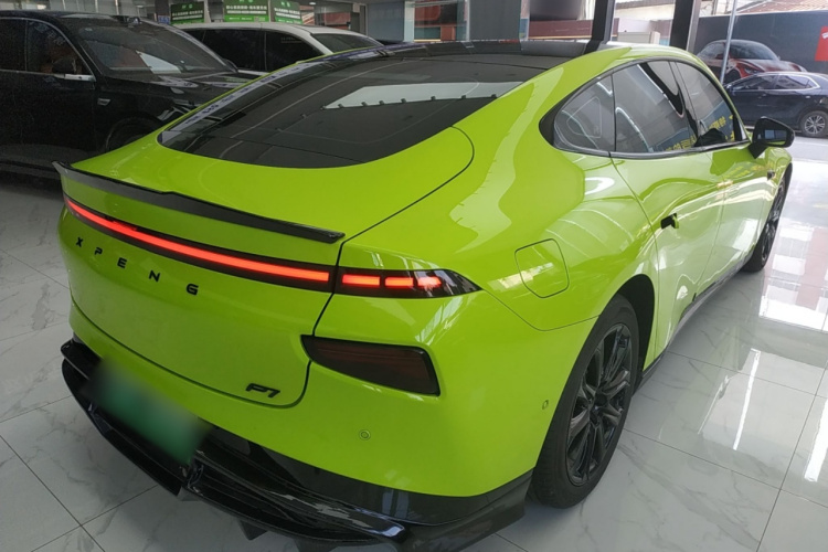 小鹏P7 2021款 670E鹏翼版车身外观7