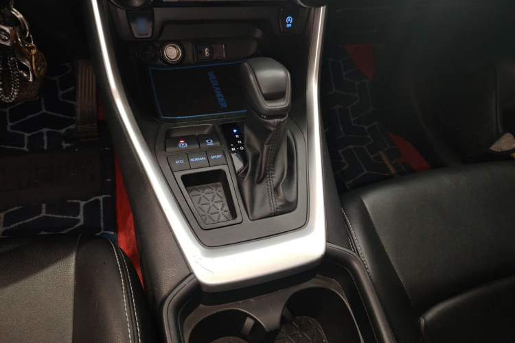 丰田 威兰达 2022款 2.0L CVT两驱领先版局部细节18