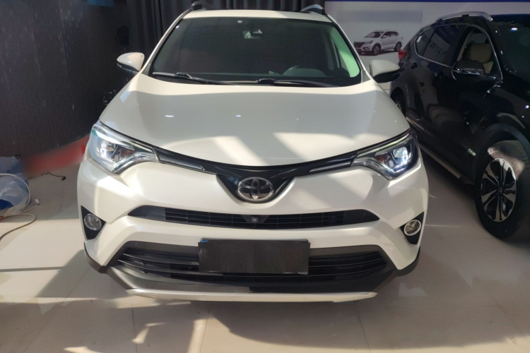 丰田 RAV4荣放 2018款 2.5L 自动四驱精英i版车身外观2