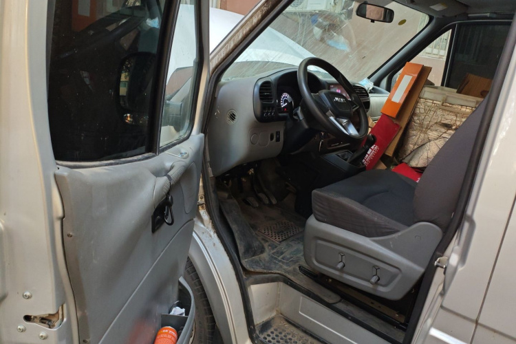 江铃 特顺 2019款 2.8T商运型短轴低顶6座国VI JX493中控内饰20