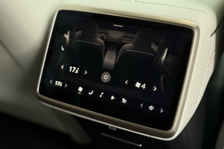 乐道L60 2024款 60kWh 四驱版中控内饰7005