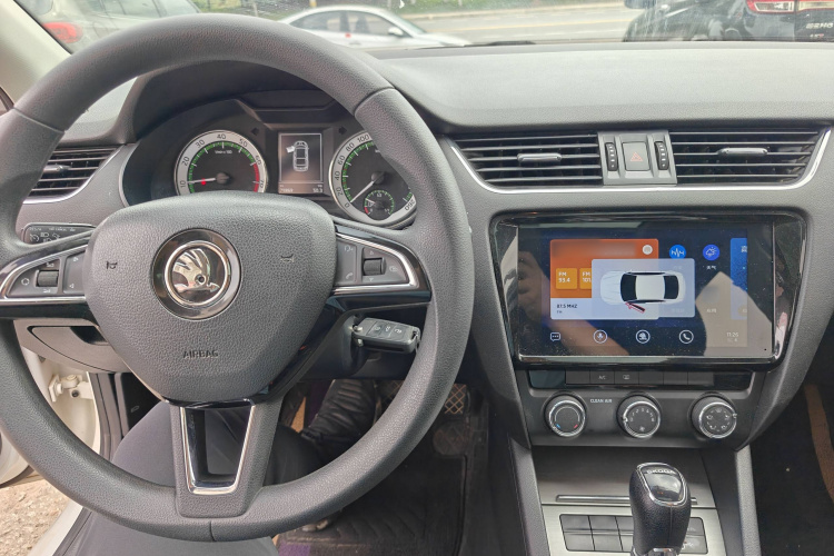 斯柯达 明锐 2019款 1.5L 自动智行豪华版 国V中控内饰7002