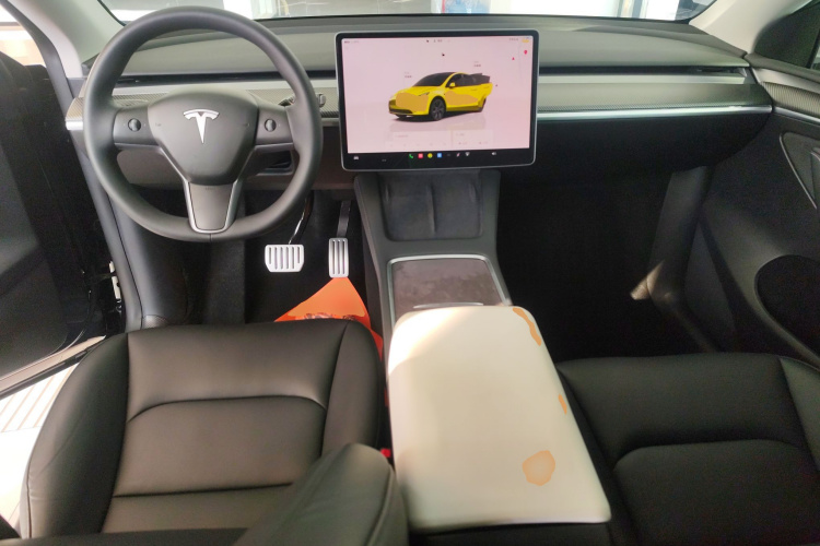 特斯拉 Model Y 2024款 长续航全轮驱动版中控内饰7002