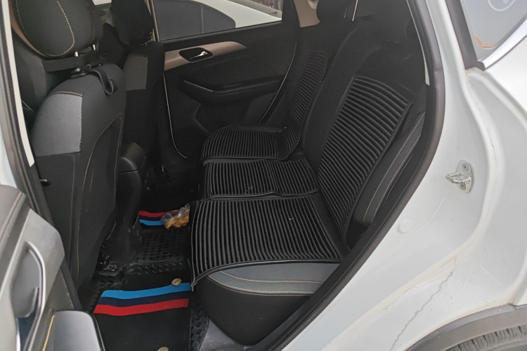 北京汽车 北京X3 2021款 1.5T CVT荣耀版中控内饰21