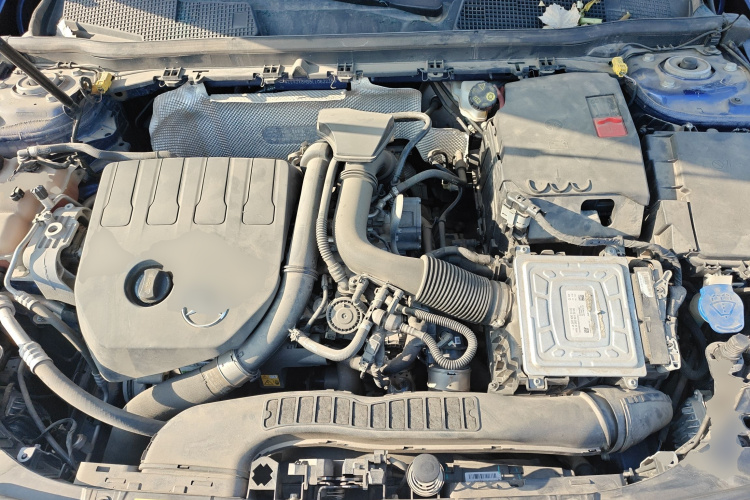 奔驰A级 2020款 A 200 L 运动轿车机舱底盘24