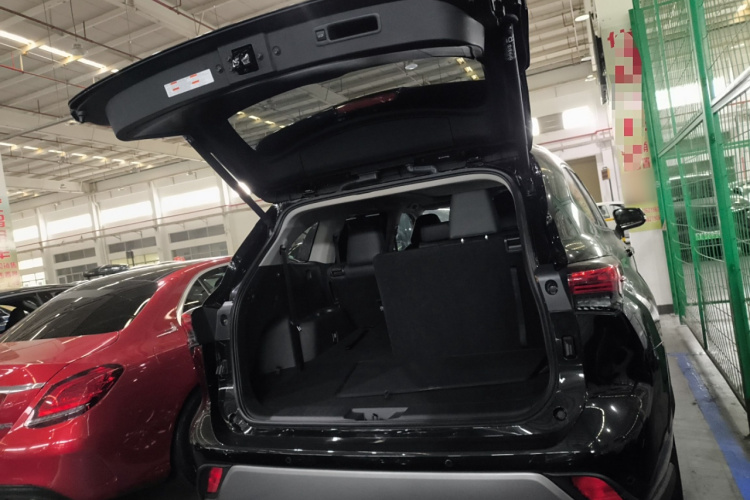 丰田 汉兰达 2023款 2.5L智能电混双擎两驱尊贵版 7座中控内饰23