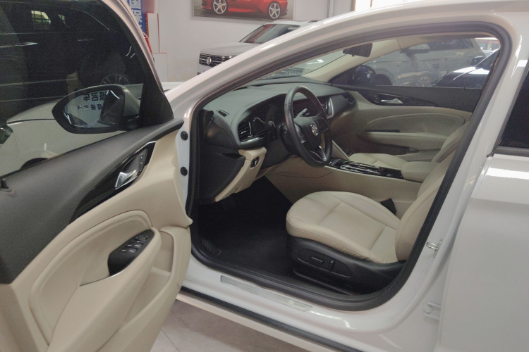 别克 君威 2020款 552T 精英型中控内饰20