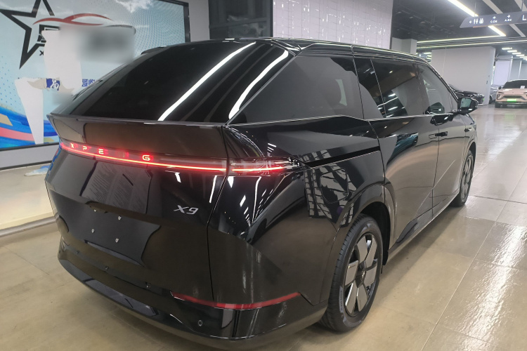 小鹏X9 2025款 650长续航 Max车身外观7