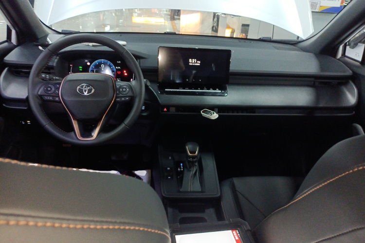丰田 锋兰达 2026款 2.0L CVT舒适版中控内饰7002