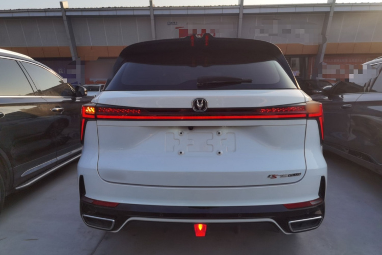 长安CS75 PLUS 2023款 第三代 1.5T 自动尊贵型车身外观6