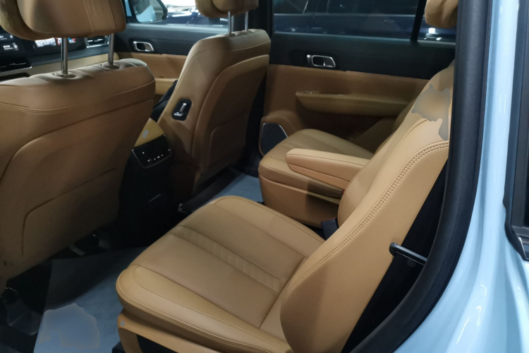 理想汽车 理想ONE 2020款 增程6座版中控内饰21