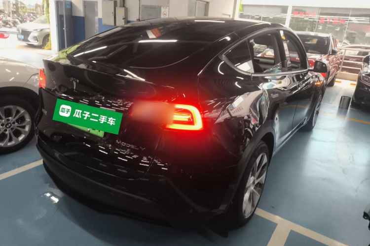 特斯拉 Model Y 2022款 后轮驱动版车身外观7