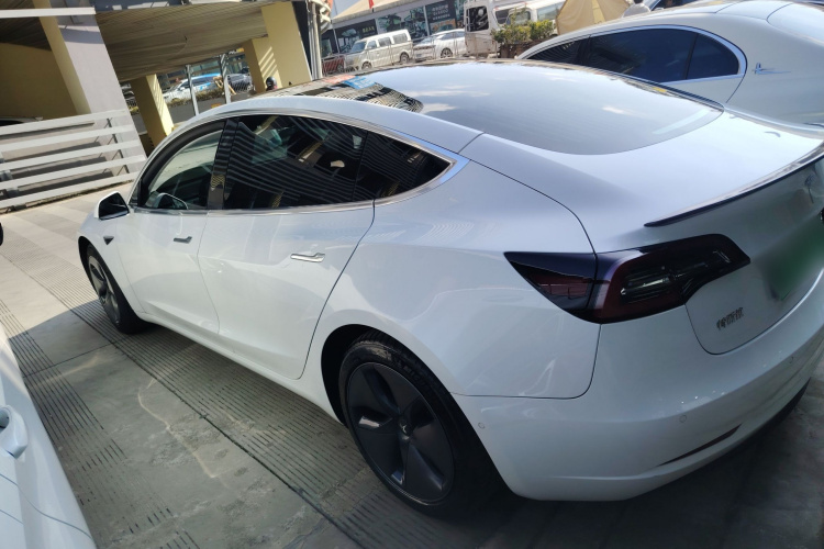 特斯拉 Model 3 2020款 改款 长续航后轮驱动版车身外观4