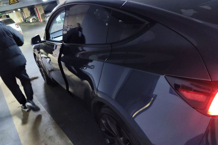 特斯拉 Model Y 2021款 Performance高性能全轮驱动版车身外观4