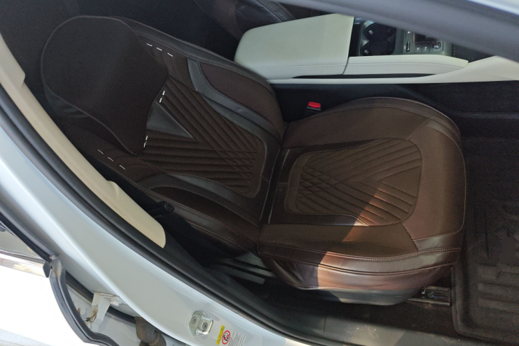 比亚迪 秦L 2024款 DM-i 120KM领先型局部细节41