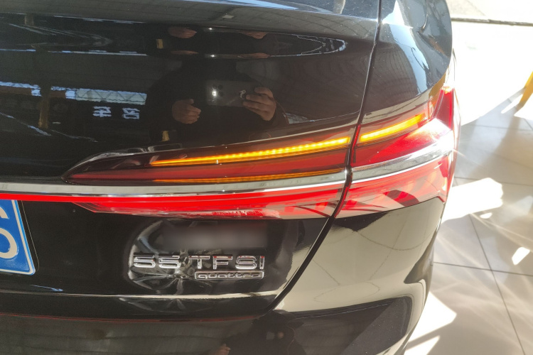 奥迪A6L 2021款 40 TFSI 豪华致雅型车身外观9
