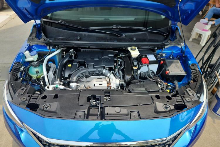 标致408 2019款 350THP 自动豪华版 国V机舱底盘24