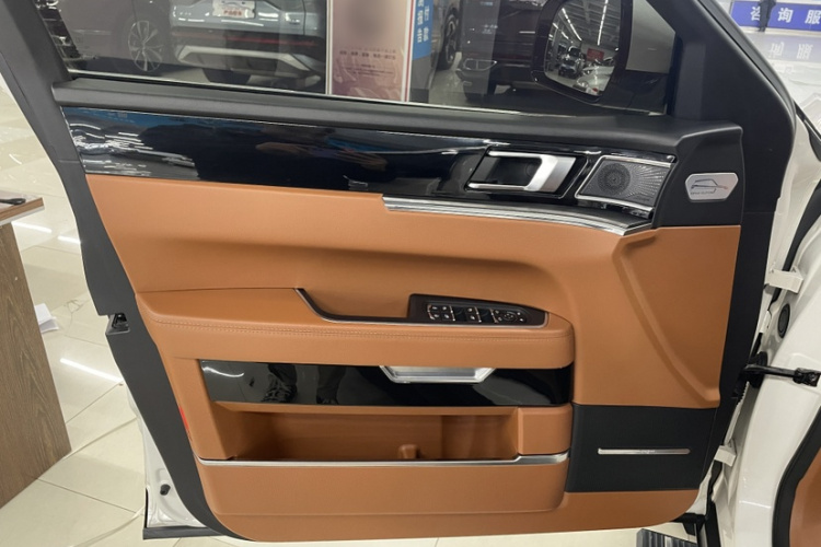 众泰T700 2017款 2.0T 自动旗舰型中控内饰7001