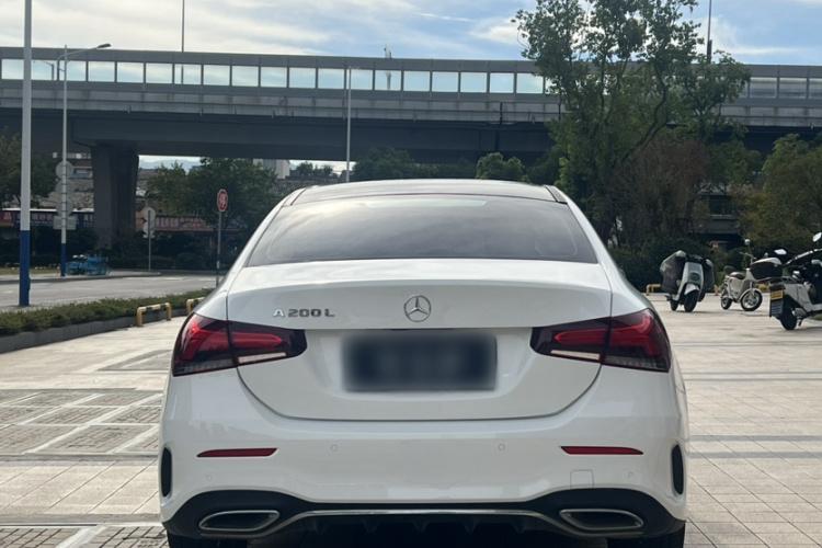 奔驰A级 2019款 A 200 L 运动轿车车身外观6005