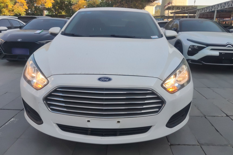 福特 福睿斯 2019款 1.5L 自动质享型车身外观2