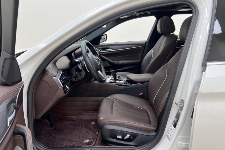 宝马5系 2022款 改款 530Li 领先型 M运动套装中控内饰7005