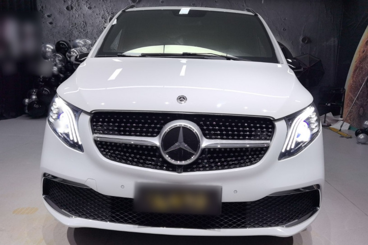 奔驰V级 2018款 V 260 尊贵版 国VI车身外观2