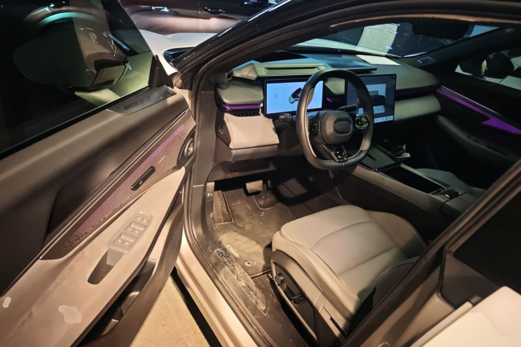 领克08 EM-P 2023款 220km 时间限量版中控内饰7003