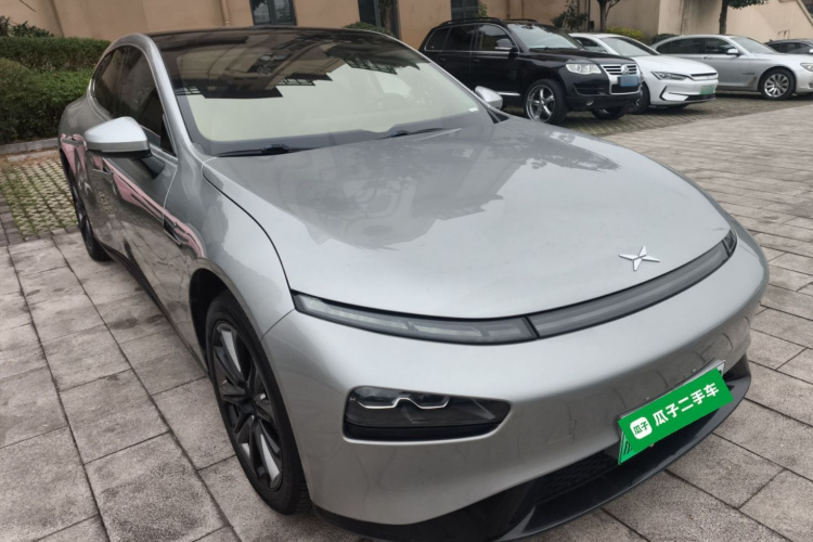 小鹏P7 2022款 586G车身外观3