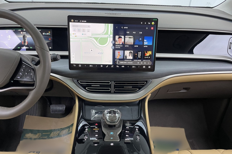 腾势D9 2022款 DM-i 970 四驱旗舰型中控内饰7003