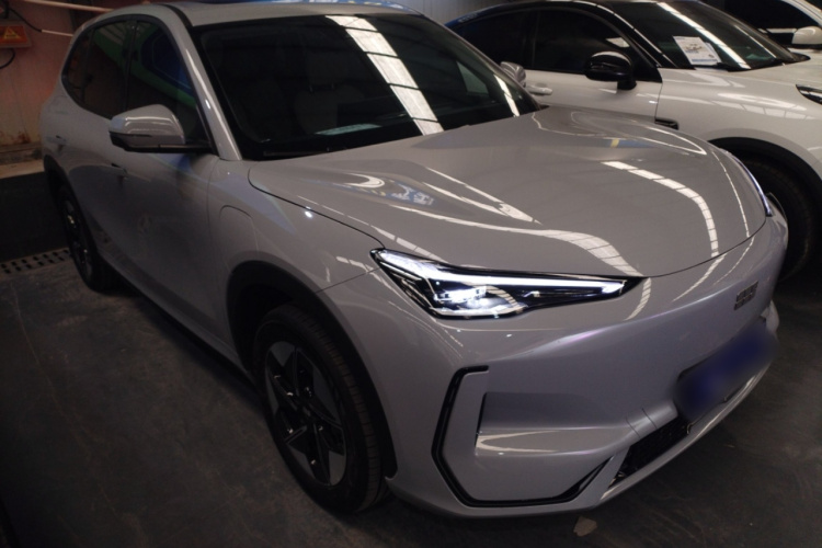 吉利银河 银河E5 2024款 440km 探索版车身外观3