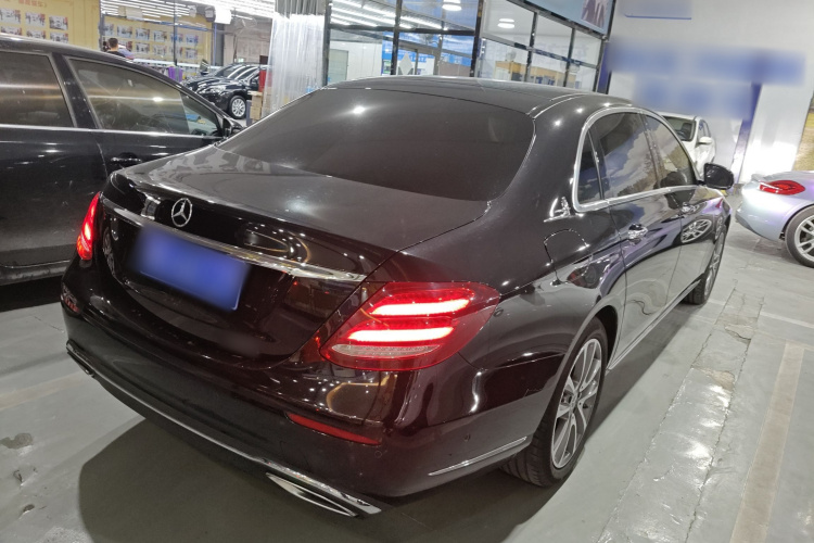 奔驰E级 2020款 E 260 L车身外观7