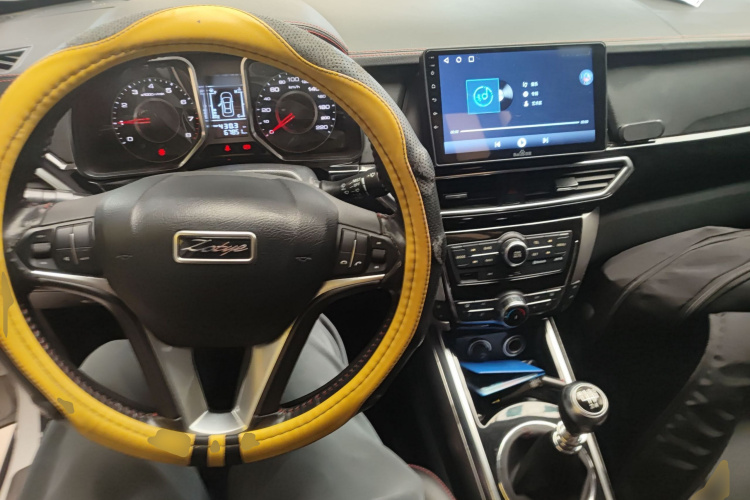 众泰 大迈X5 2015款 1.5T 手动尊贵型 国IV中控内饰12