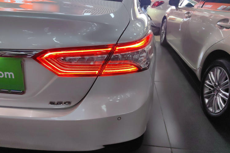 丰田 凯美瑞 2021款 2.5G 豪华版车身外观9