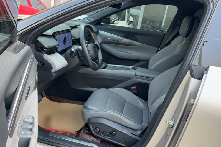 领克08 EM-P 2025款 120km 长续航Pro中控内饰7002