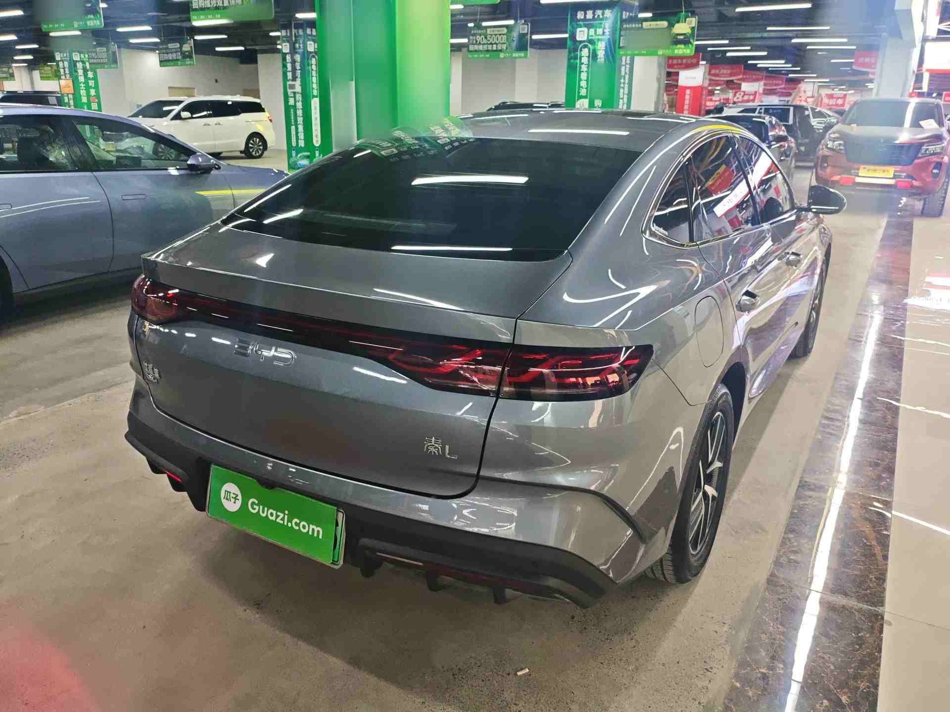 车辆右后45度视角展示