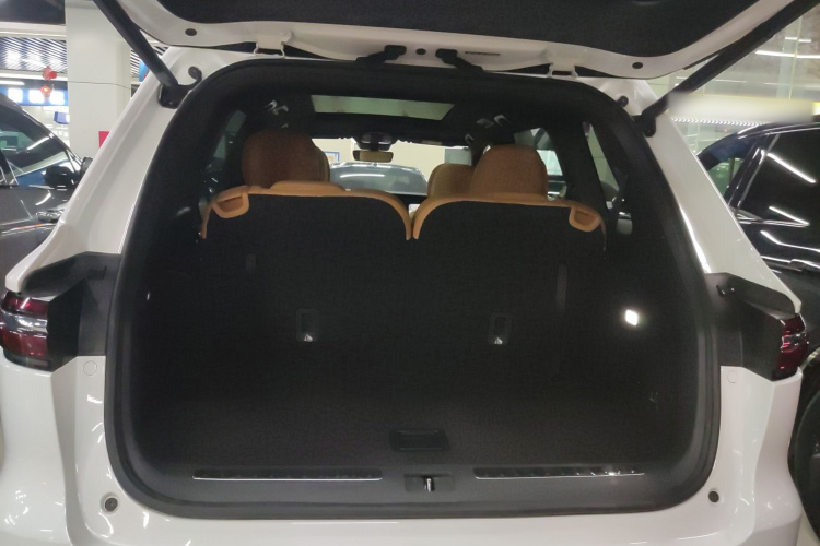 理想汽车 理想ONE 2020款 增程6座版机舱底盘23