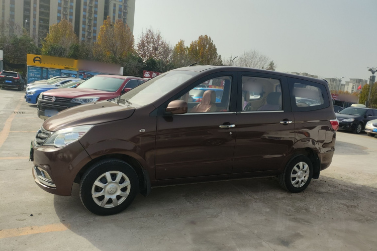 北汽威旺M30 2015款 1.5L基本型DAM15车身外观4