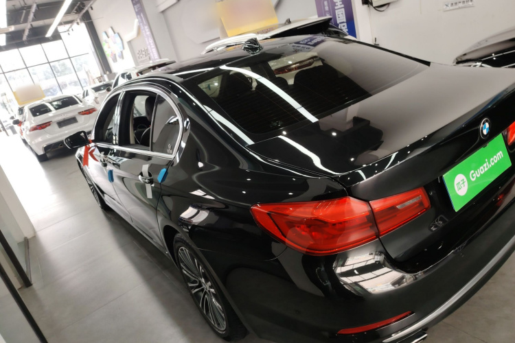 宝马5系 2018款 530Li 尊享型 豪华套装车身外观4