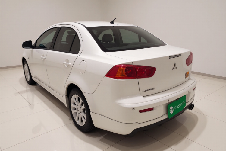 三菱 翼神 2012款 时尚版 1.8L 手动舒适型车身外观5